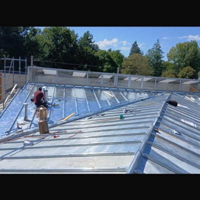 Pose complète d’une toiture en zinc – Couverture étanche et durable Pose complète d’une toiture en zinc – Couverture étanche et durable