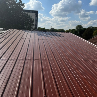 Fourniture et pose de couverture en bac acier – Résistance et performance Fourniture et pose de couverture en bac acier – Résistance et performance